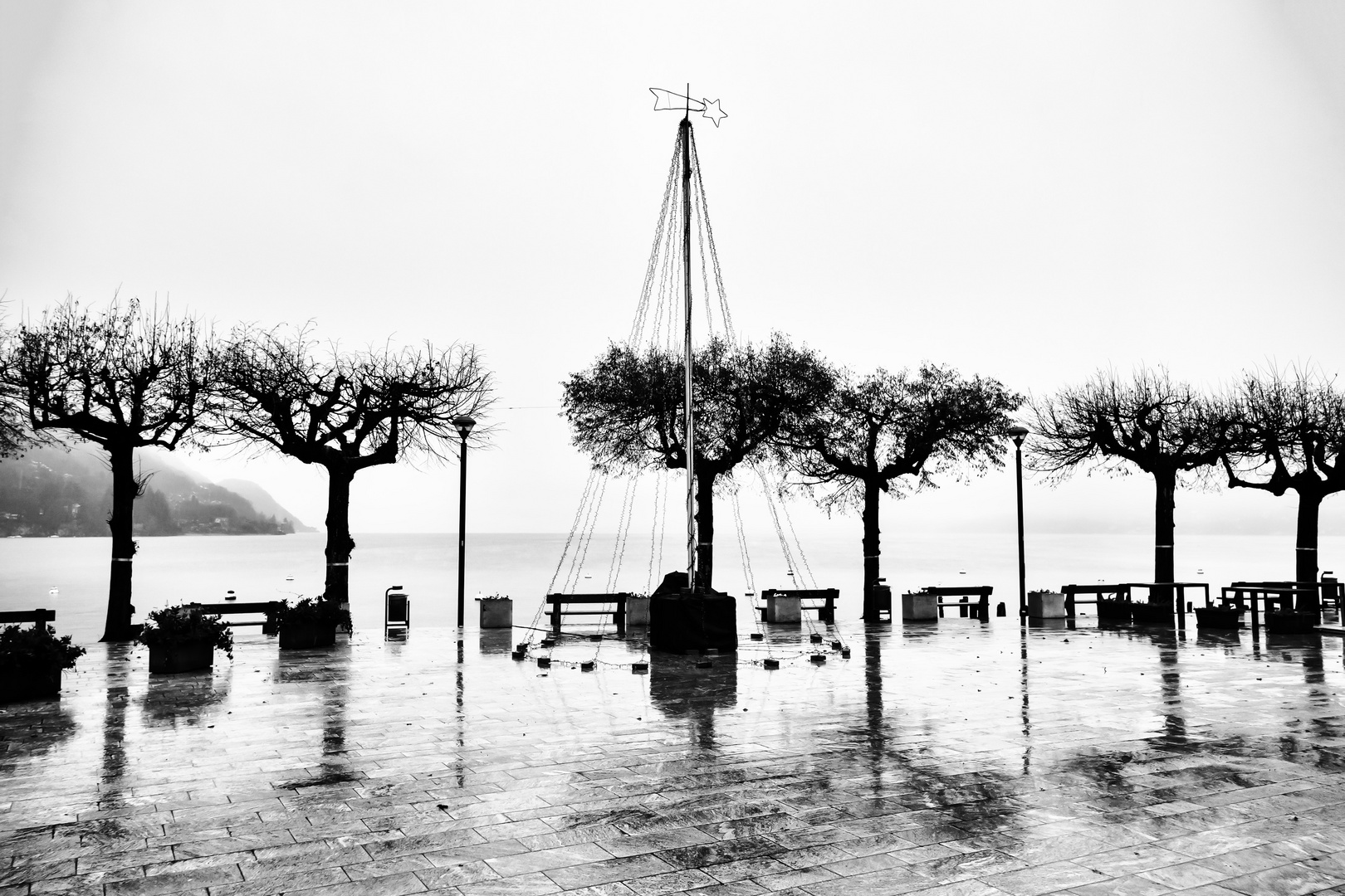 Piazza lago, Caldè