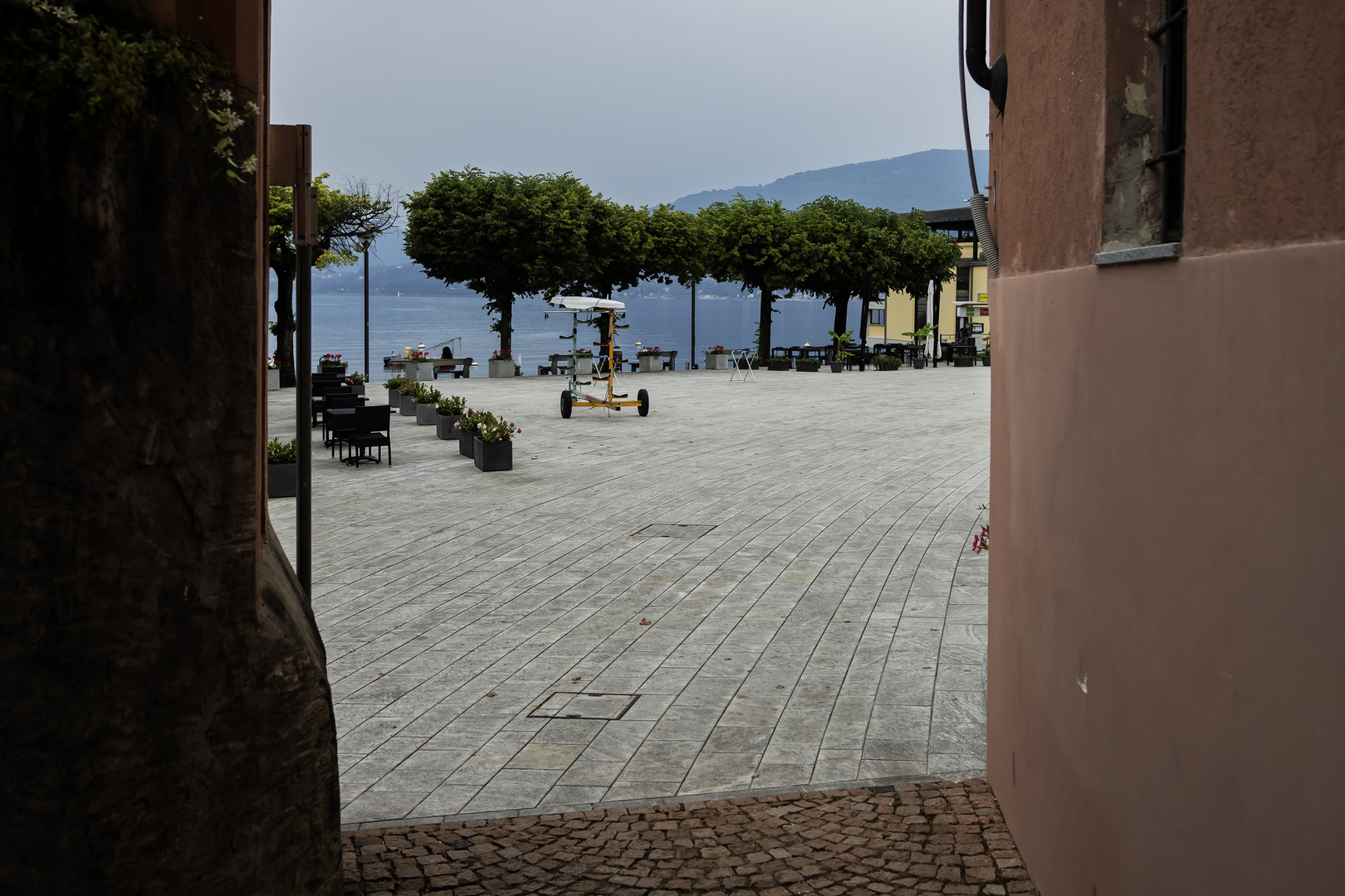 Piazza lago, Caldè