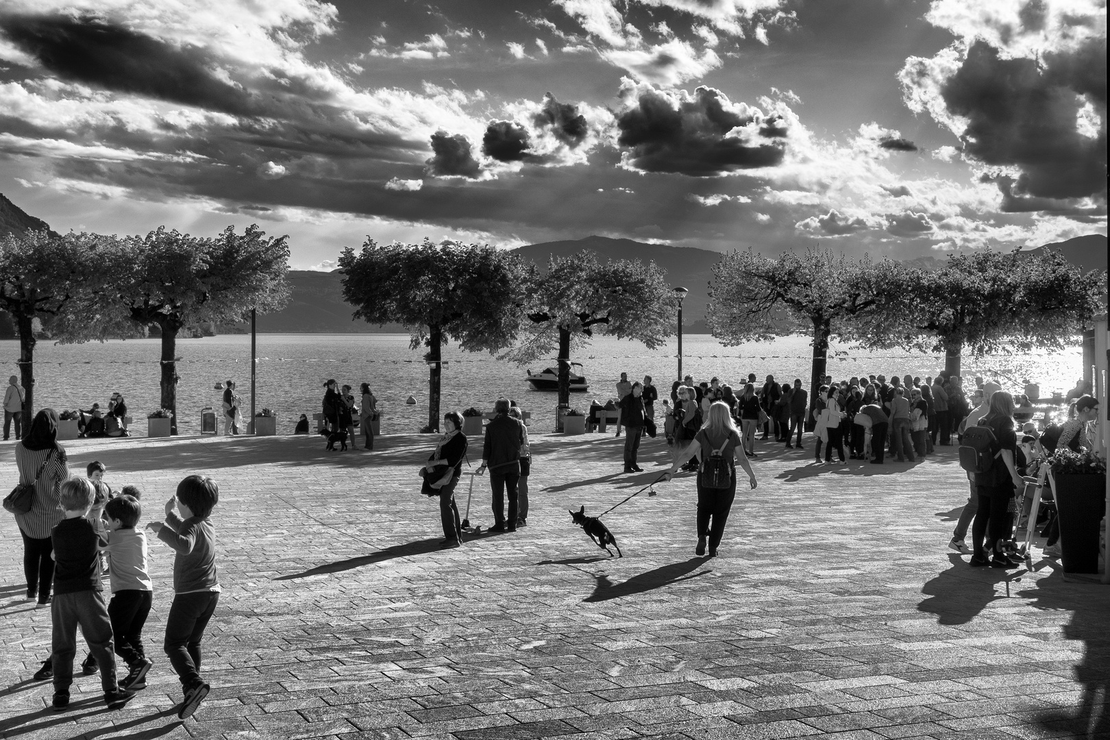 Piazza Lago, Caldè