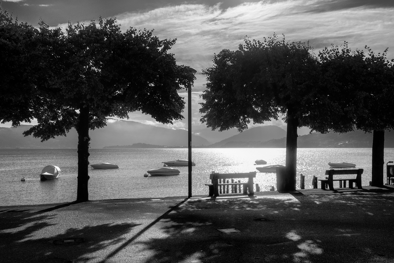 Piazza lago, Caldè