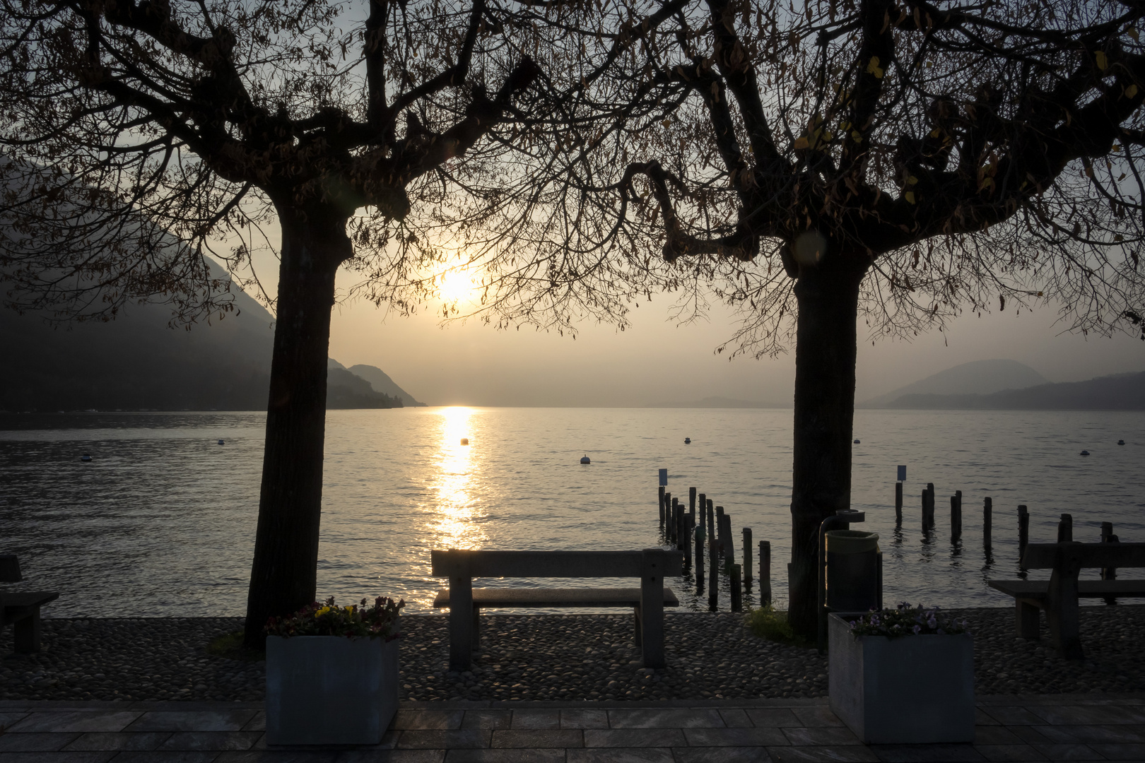 Piazza lago, tramonto