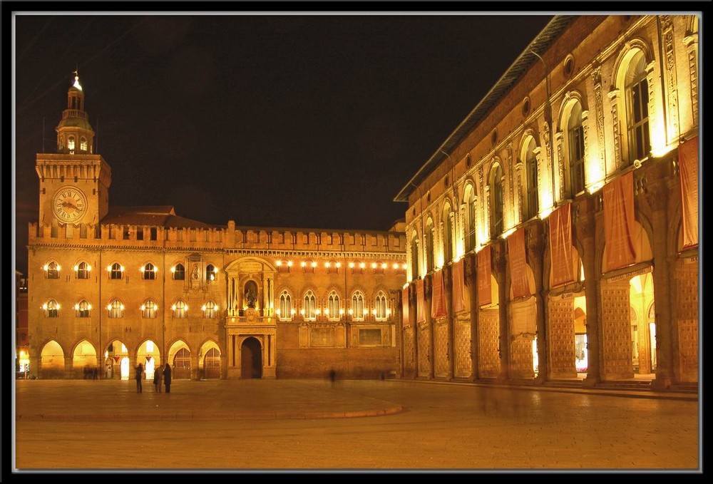 PIAZZA MAGGIORE 09/02/08 NOTTE DEL FOTORADUNO