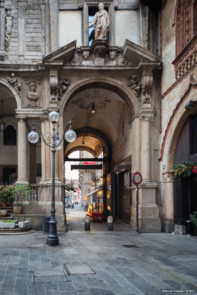 Piazza Mercanti, portico