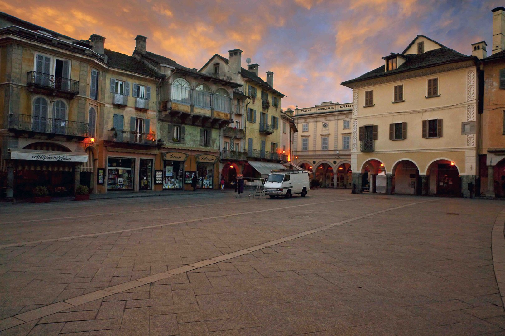 Piazza mercato 2