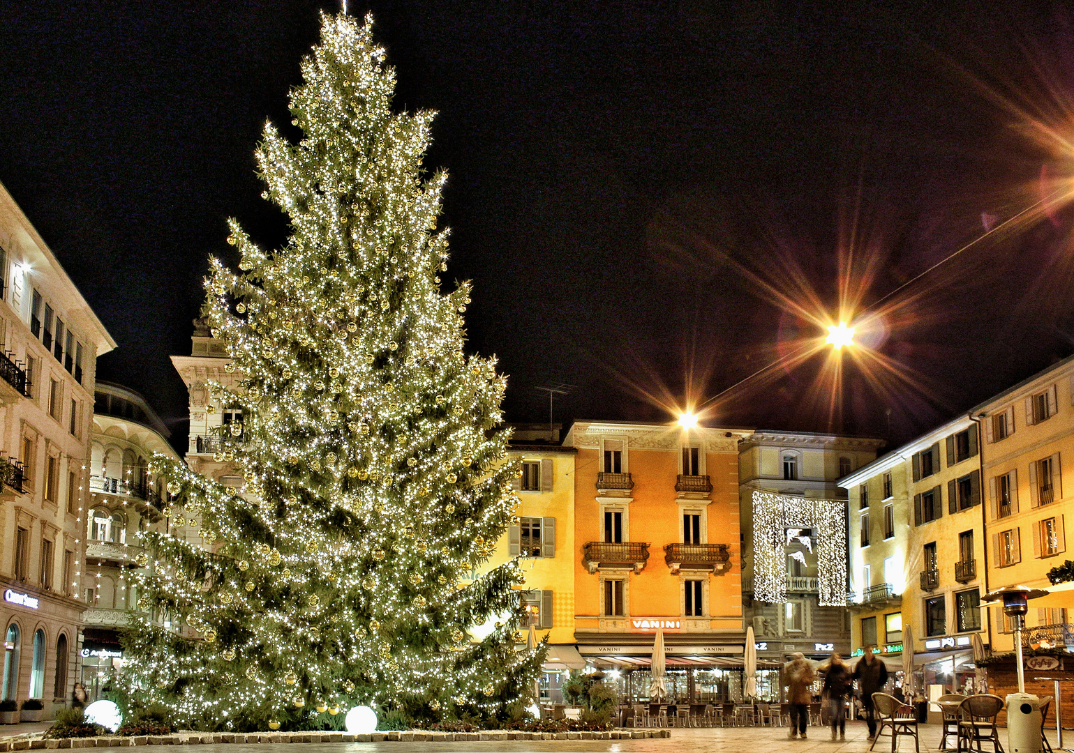 Piazza natalizia, Lugano