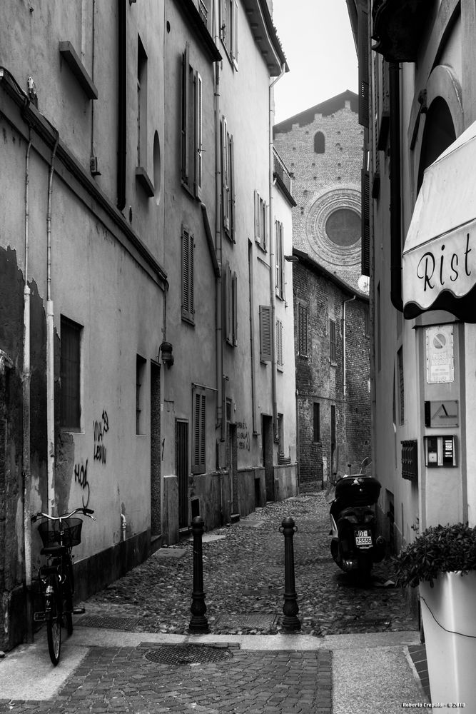 Piazza Petrarca, Pavia