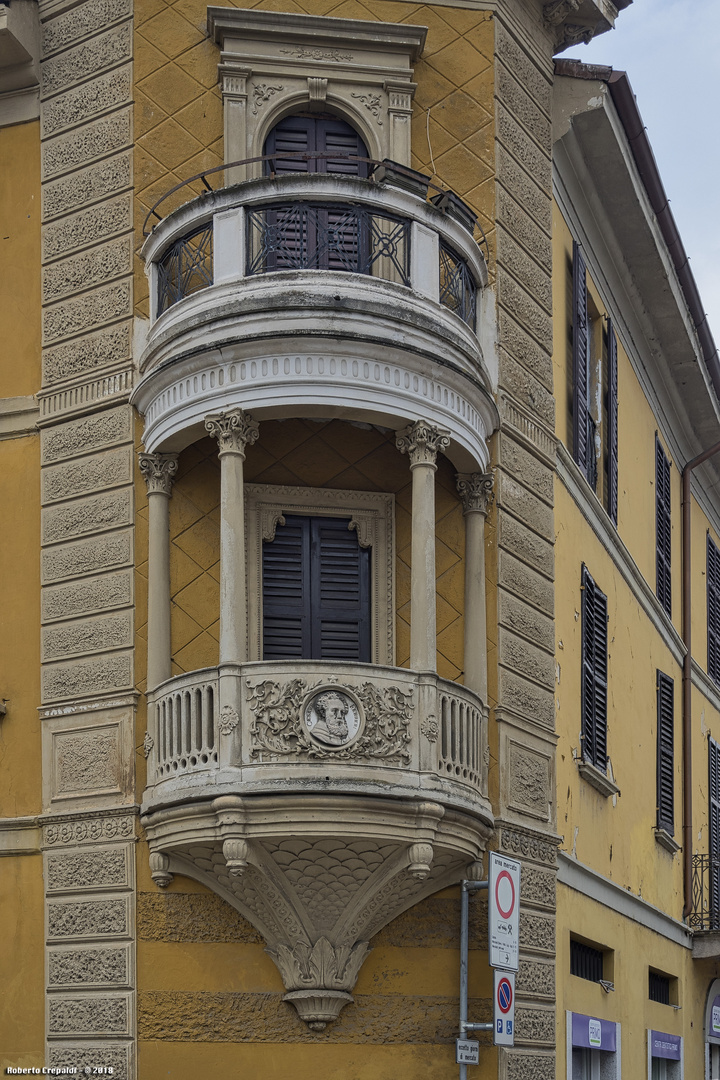 Piazza Petrarca, Pavia