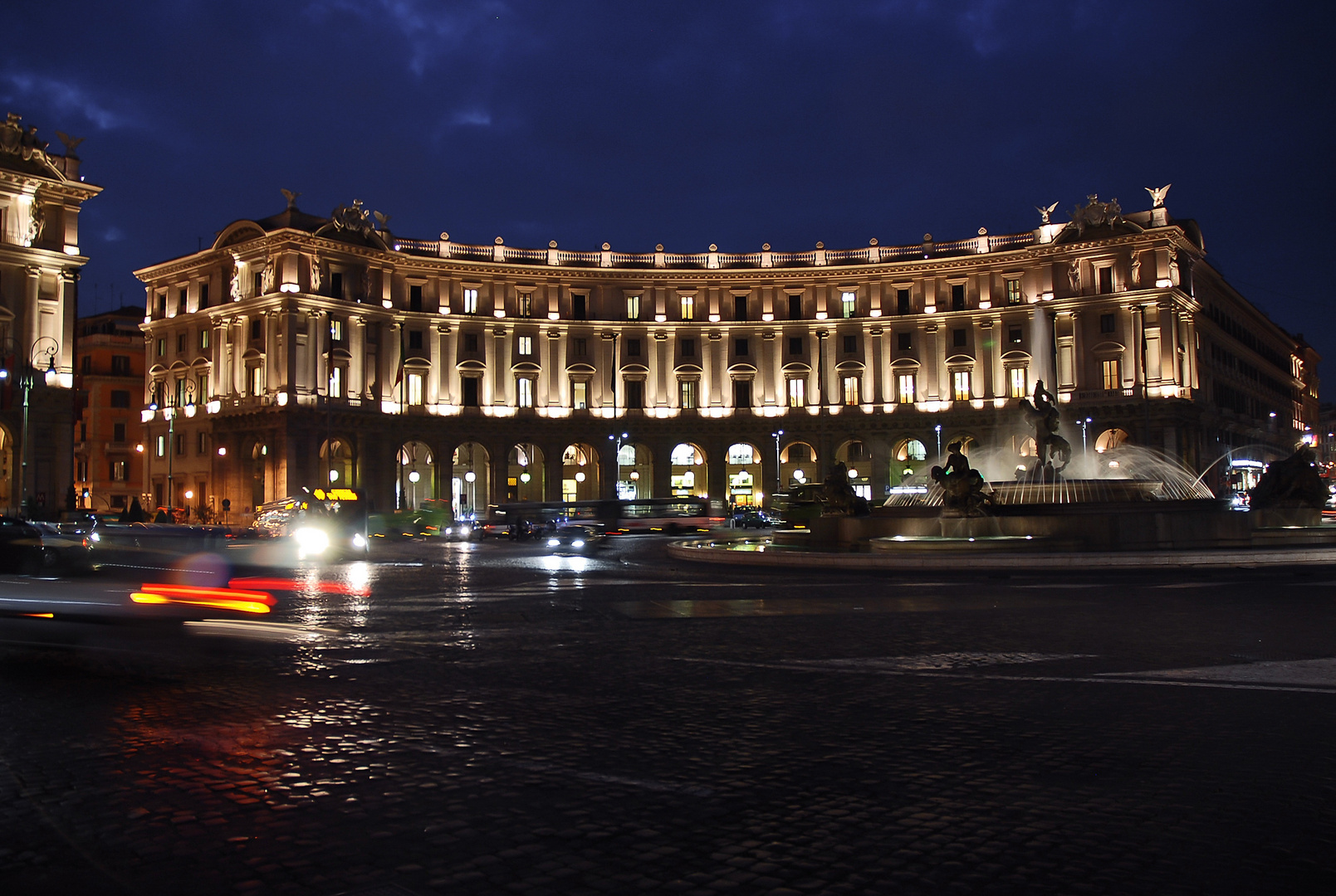 Piazza Repubblica am Abend