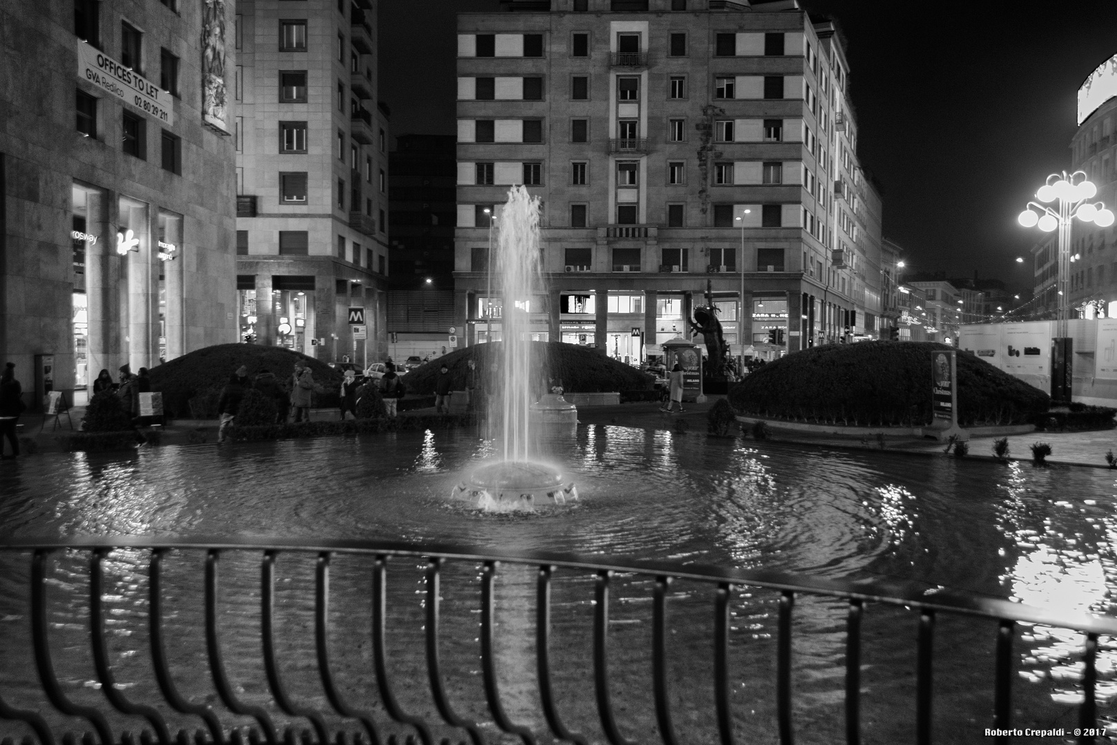 Piazza San Babila, fontana