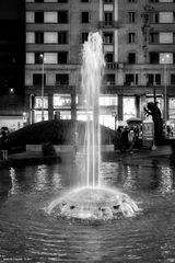 Piazza San Babila, la fontana