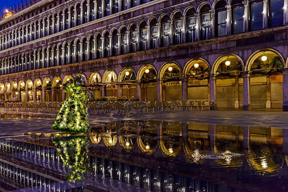 Piazza San Marco, bevor die Lichter ausgehen