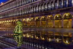 Piazza San Marco, bevor die Lichter ausgehen