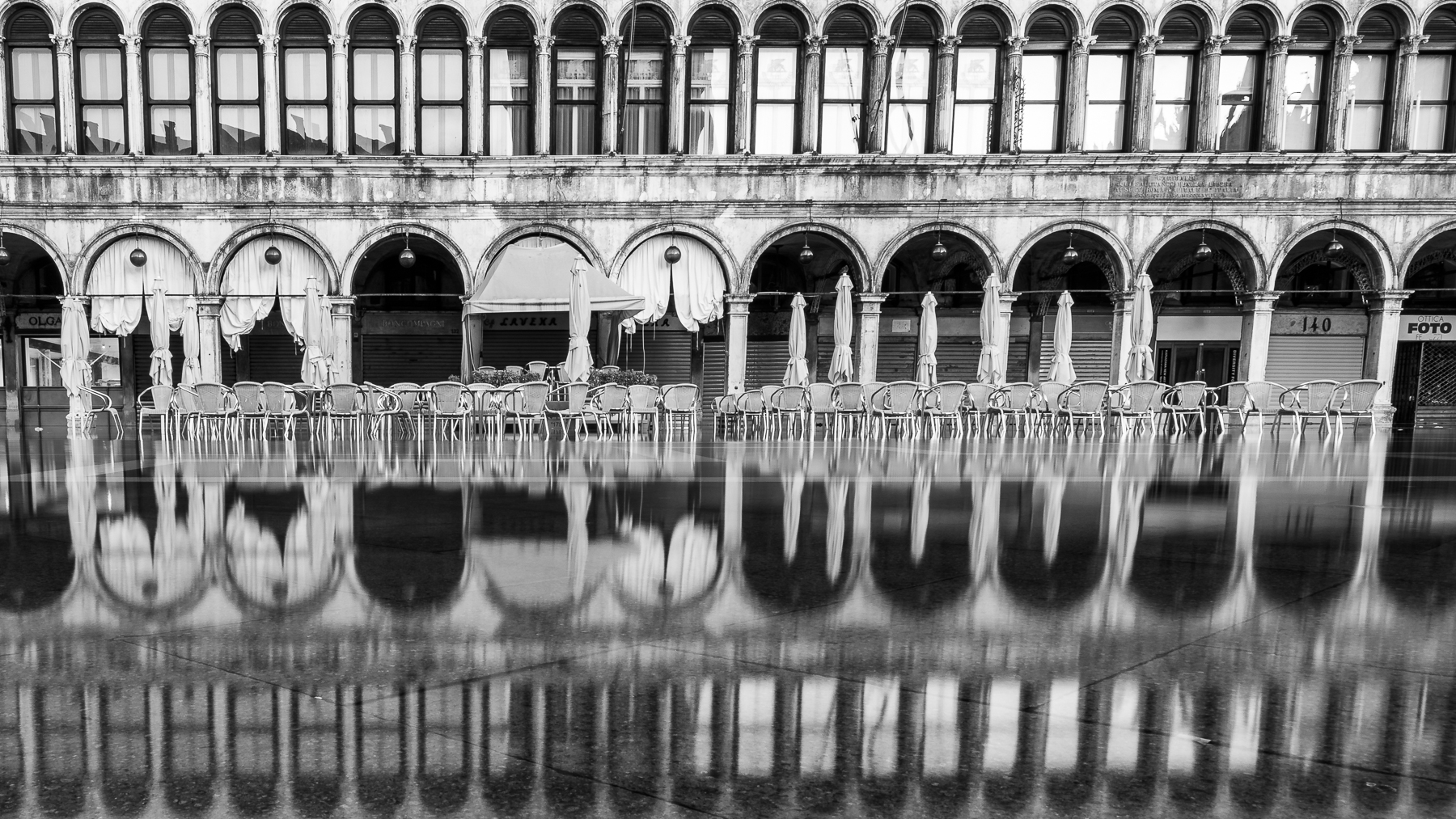 Piazza San Marco gespiegelt