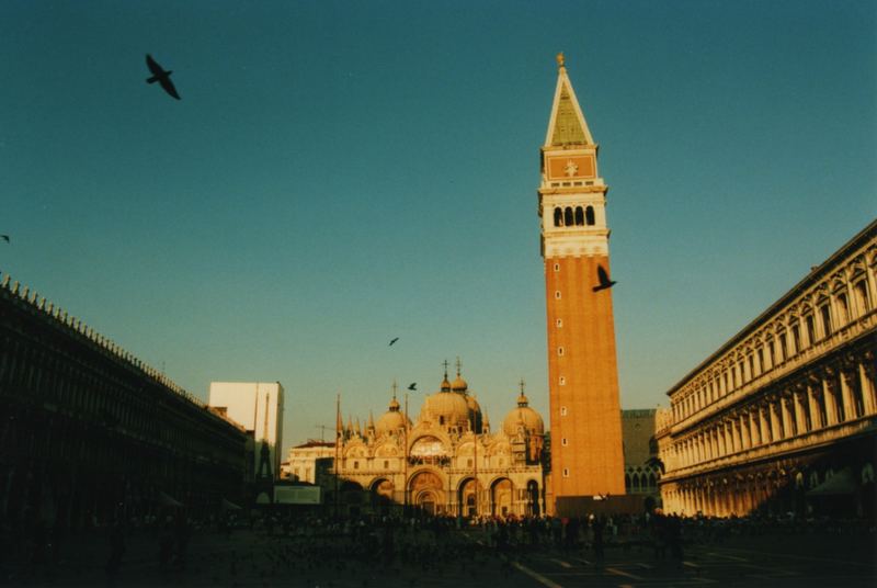 Piazza San Marco si colora del tramonto