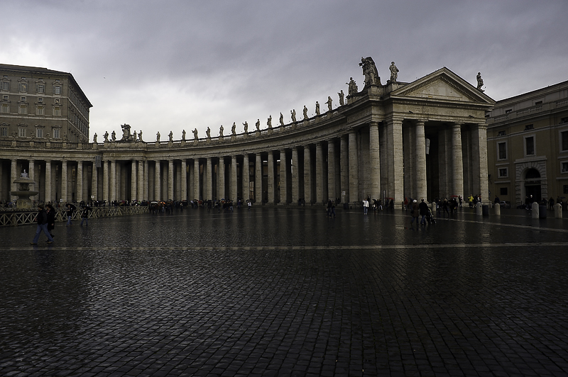 Piazza San Pietro: colonnato