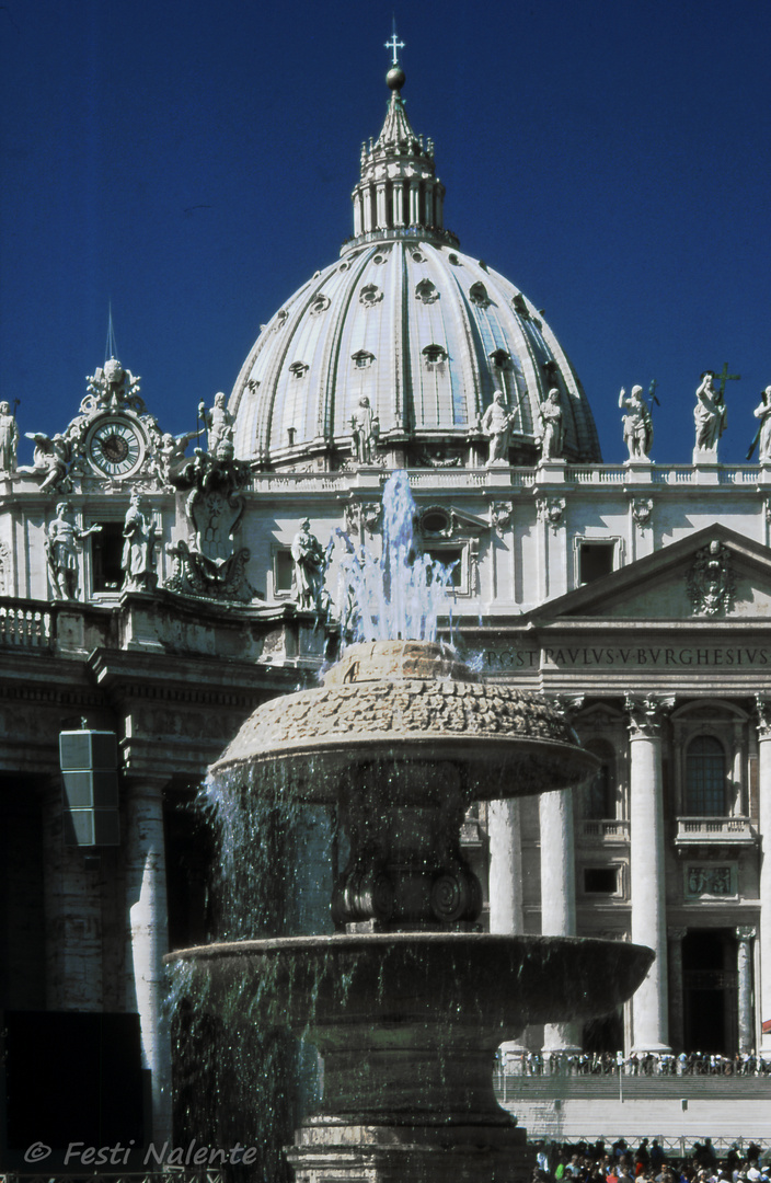  Piazza San Pietro mit Petersdom