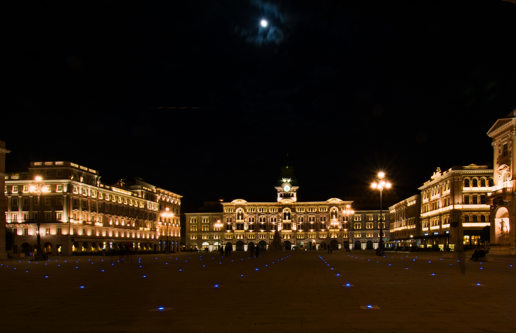 Piazza Unita bei Nacht in Trieste