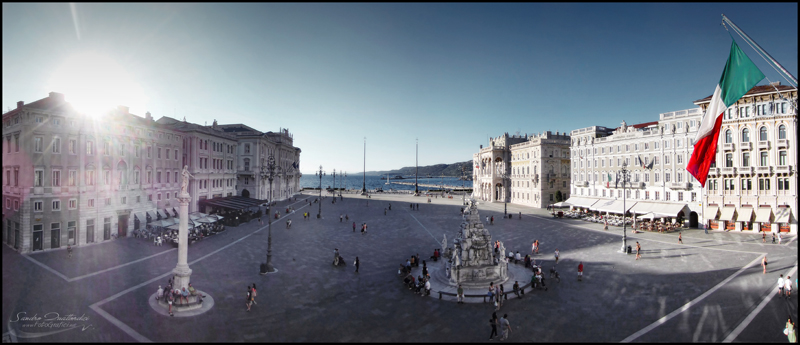 Piazza Unità wide