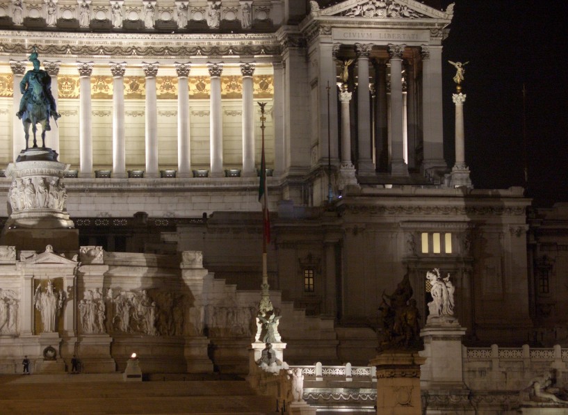 Piazza Venezia, Monumento a Vittorio Emanuele II