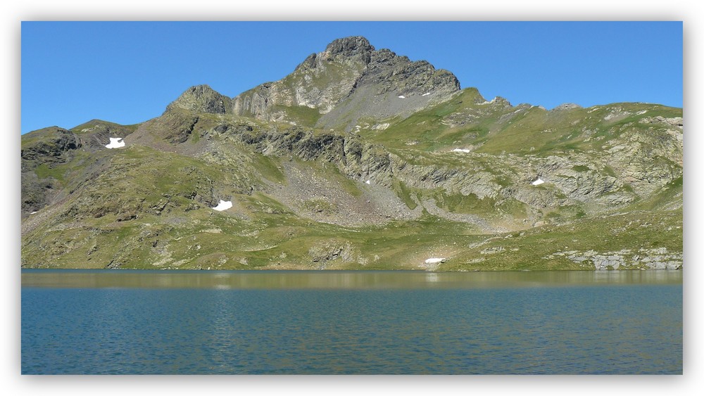 Pic de Maubermé alt. 2880m et l'Etang de Montoliù alt.2363m. (Espagne).