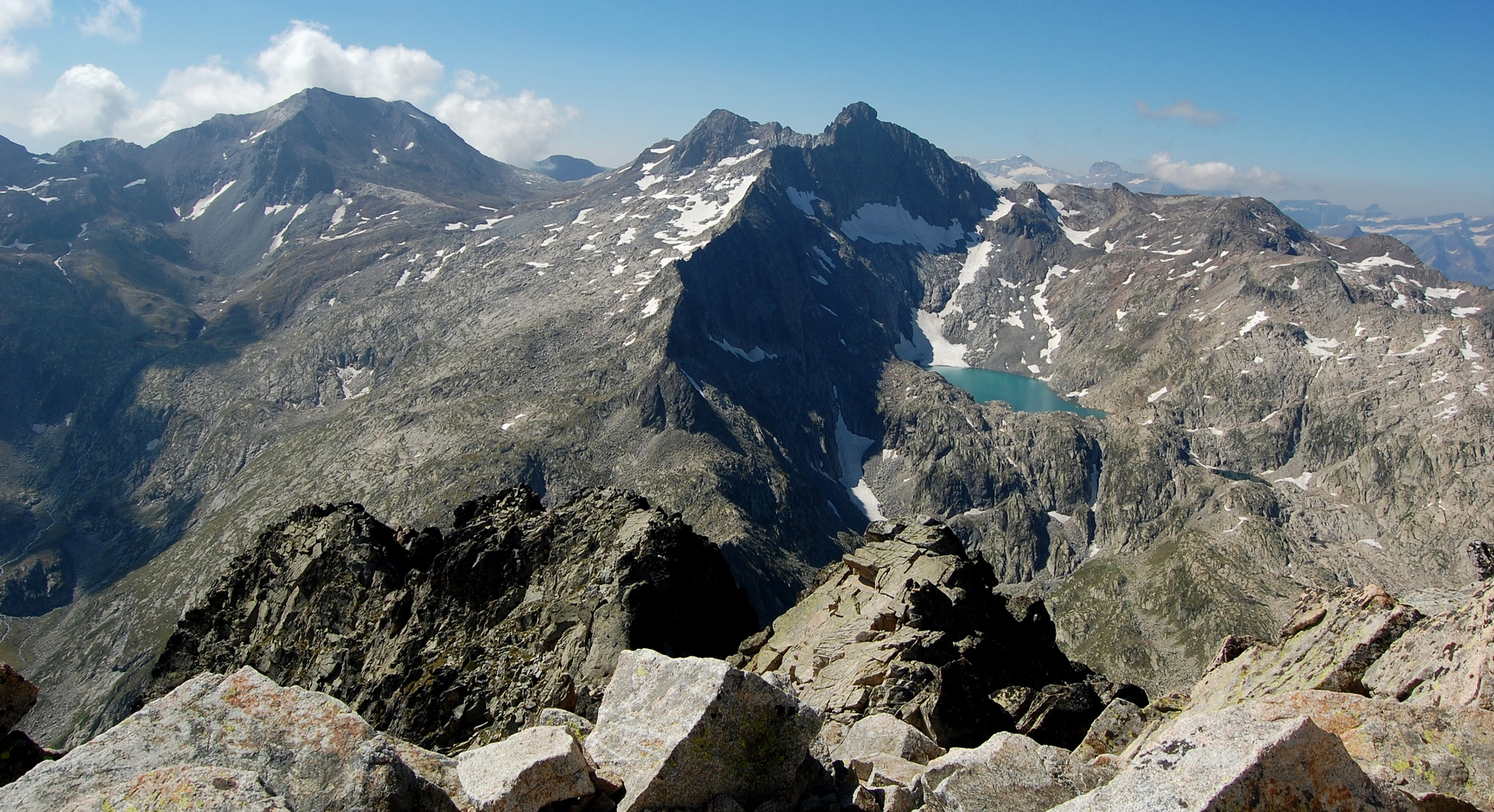 Pic long, pic badet et lac tourrat vus depuis le turon du néouvielle