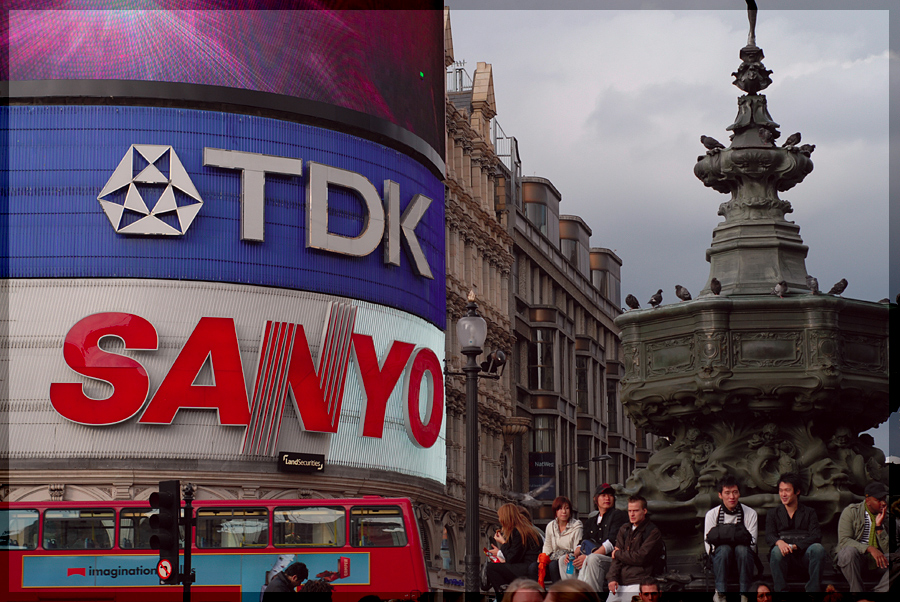 picadilly circus advertising