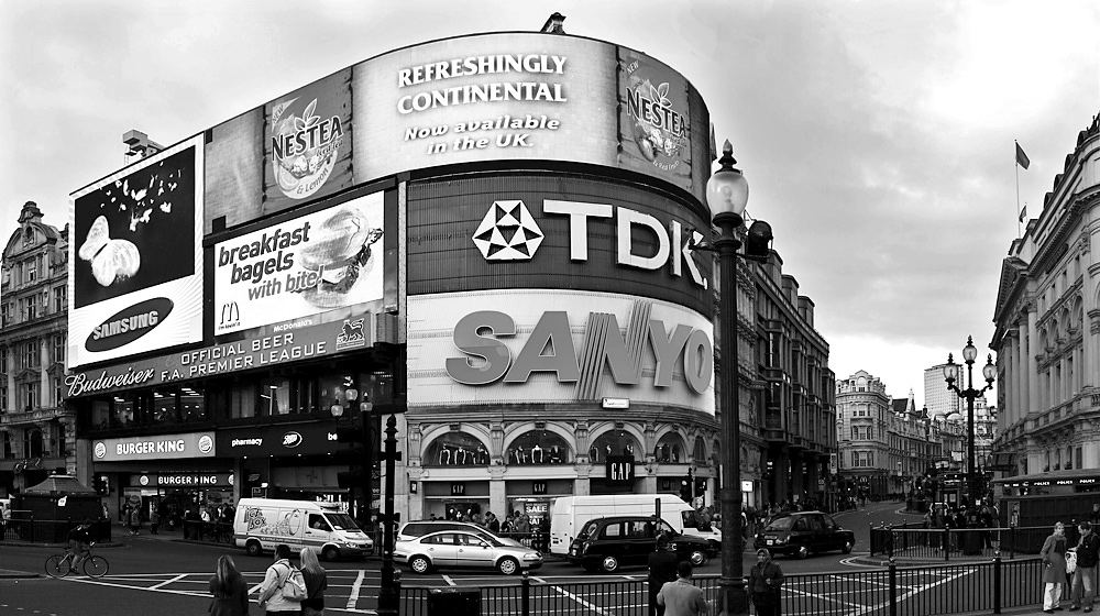 Picadilly Circus b/w