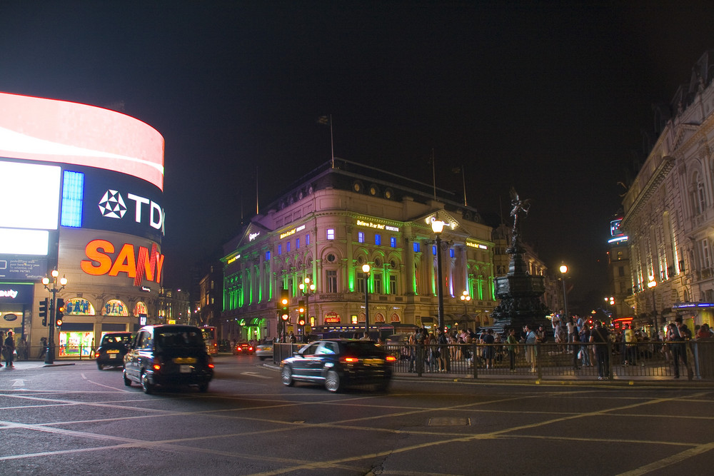 Picadilly Circus. Vista nocturna.