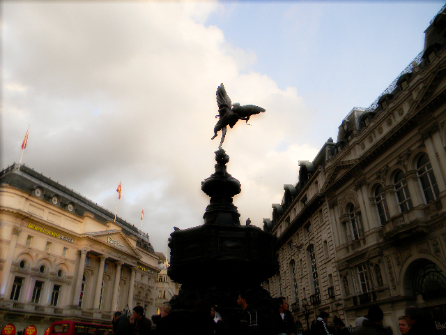 PICCADILLY CIRCUS