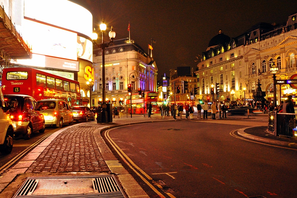 Piccadilly Circus am Abend