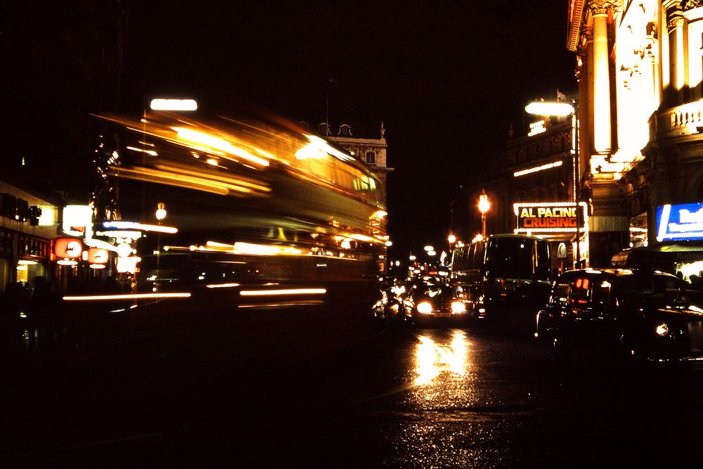 Piccadilly Circus bei Nacht 1983