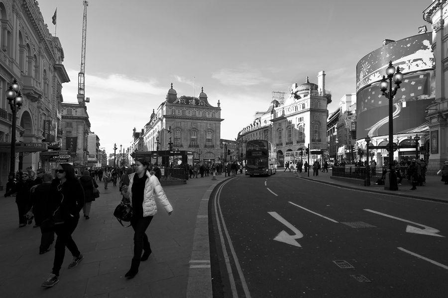 PICCADILLY CIRCUS