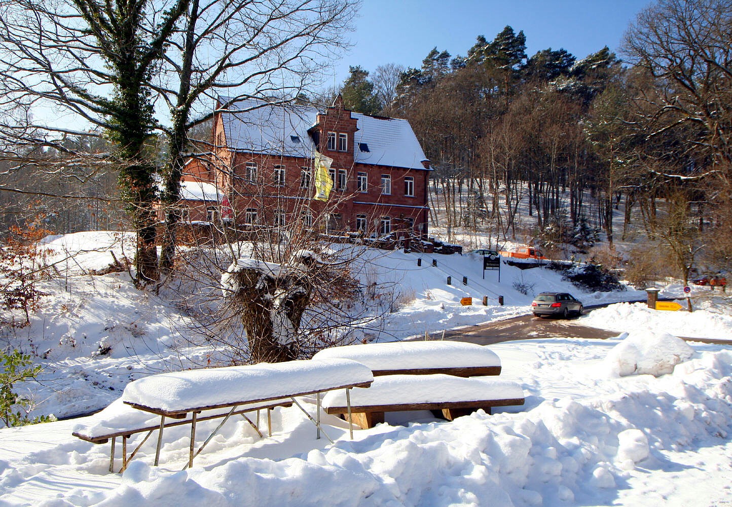 Picknick am Forsthaus Heldenstein