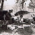 Picknick am Straßenrand um 1935