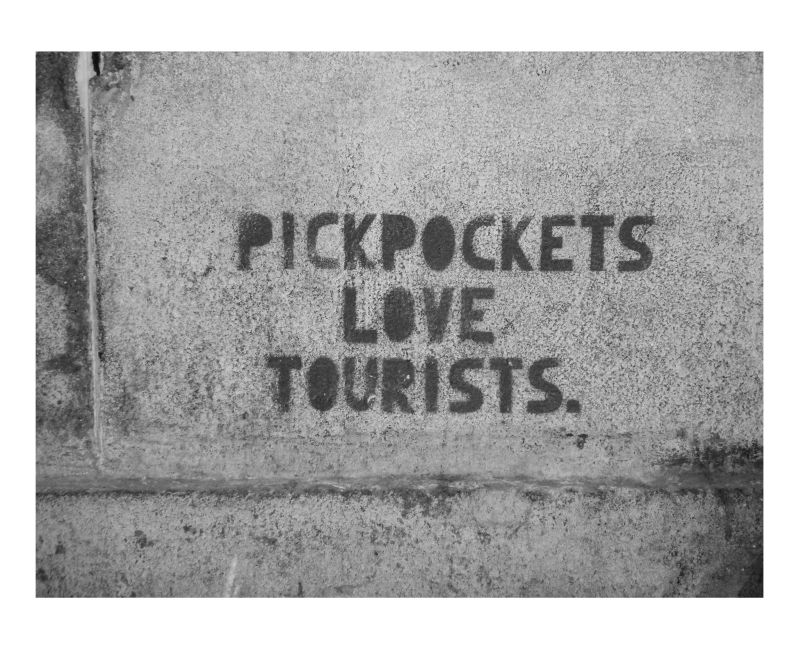 pickpockets love tourists