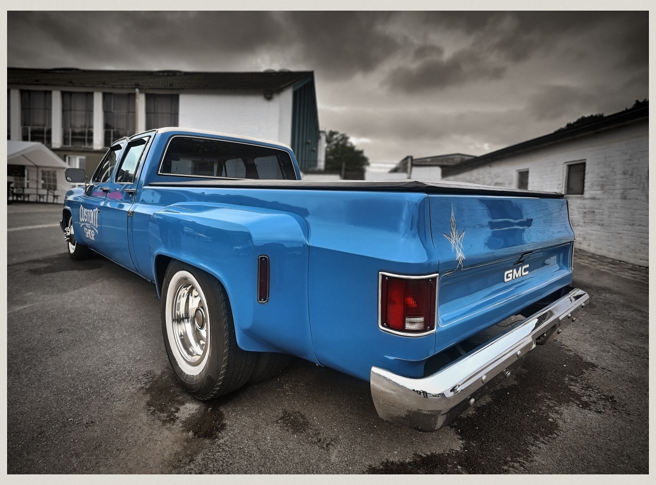  Pickup in blue