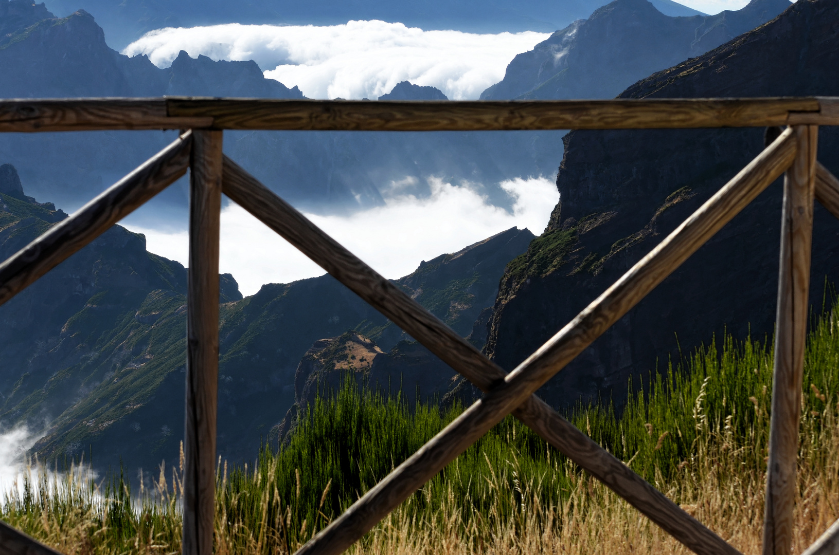 Pico Aeiro behind the fence