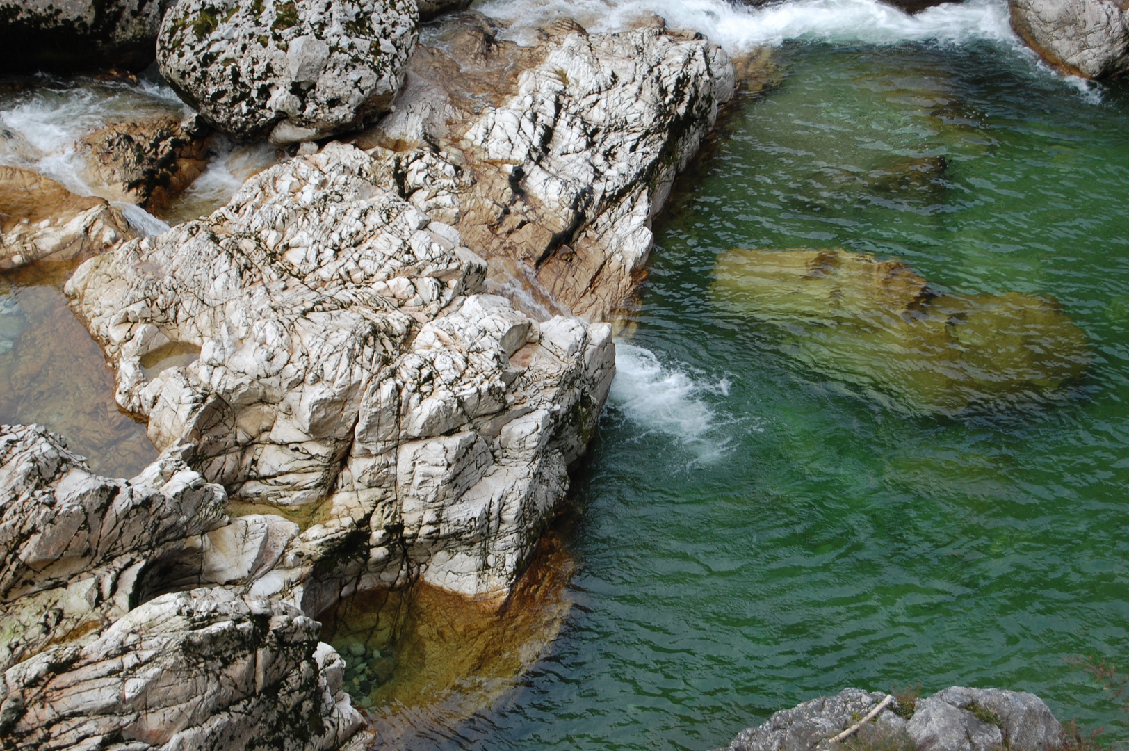 piedra y agua