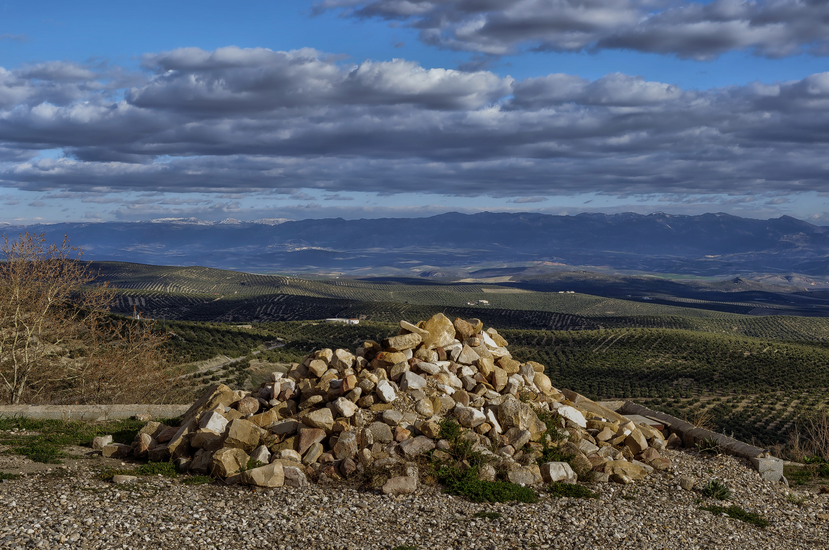 PIEDRAS EN EL CAMINO