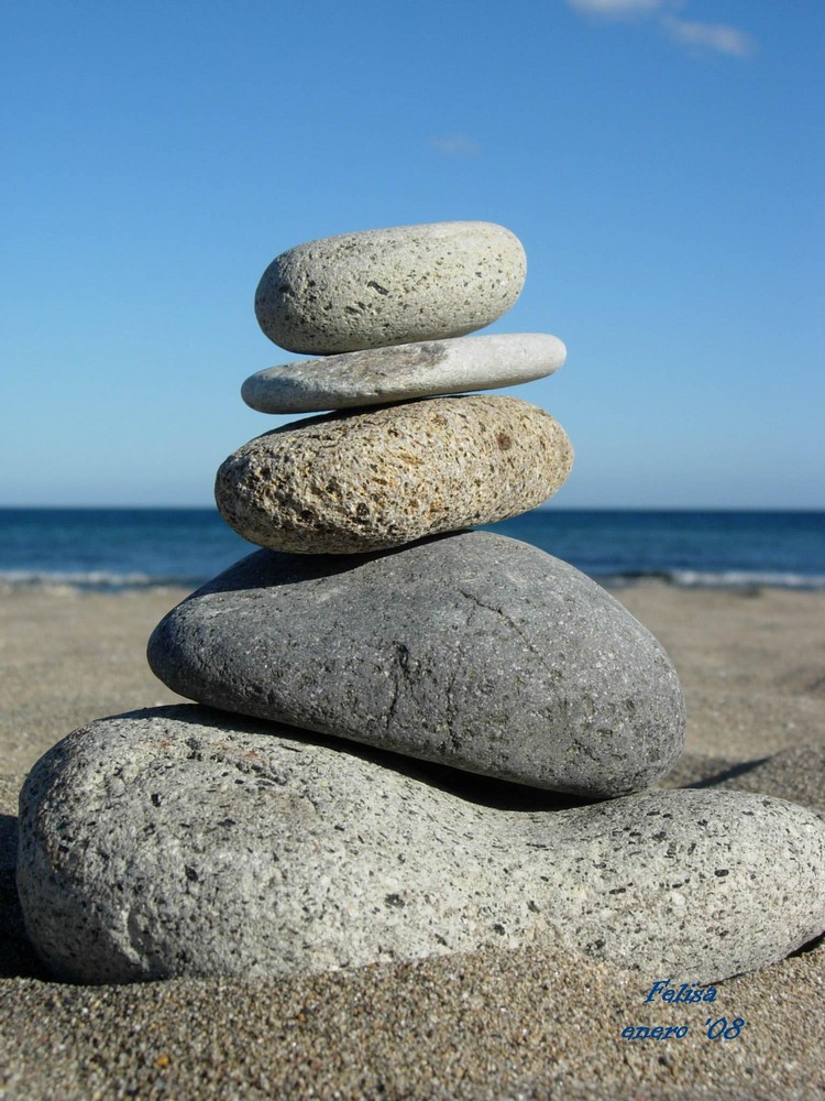 PIEDRAS EN EQUILIBRIO