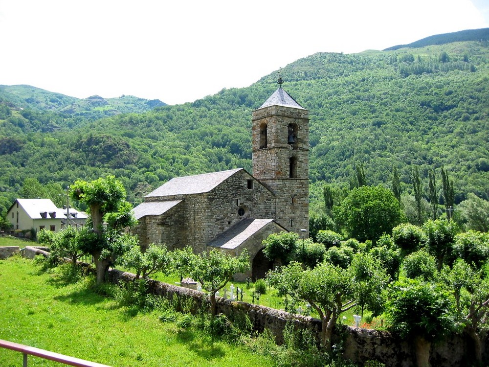 Piedras sobre verde.