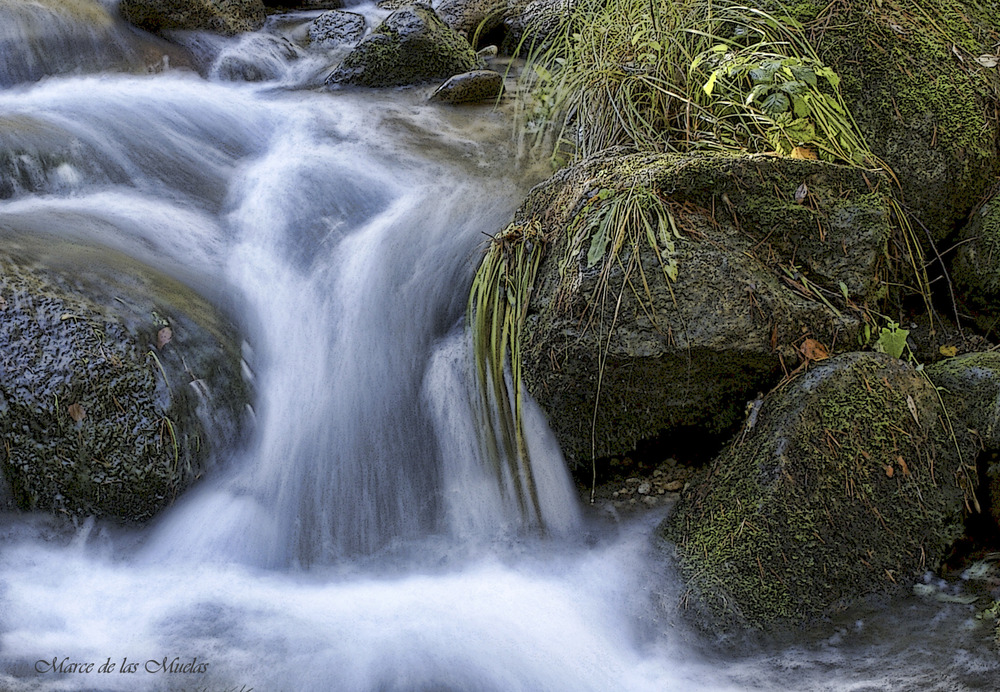 ...piedras y agua..