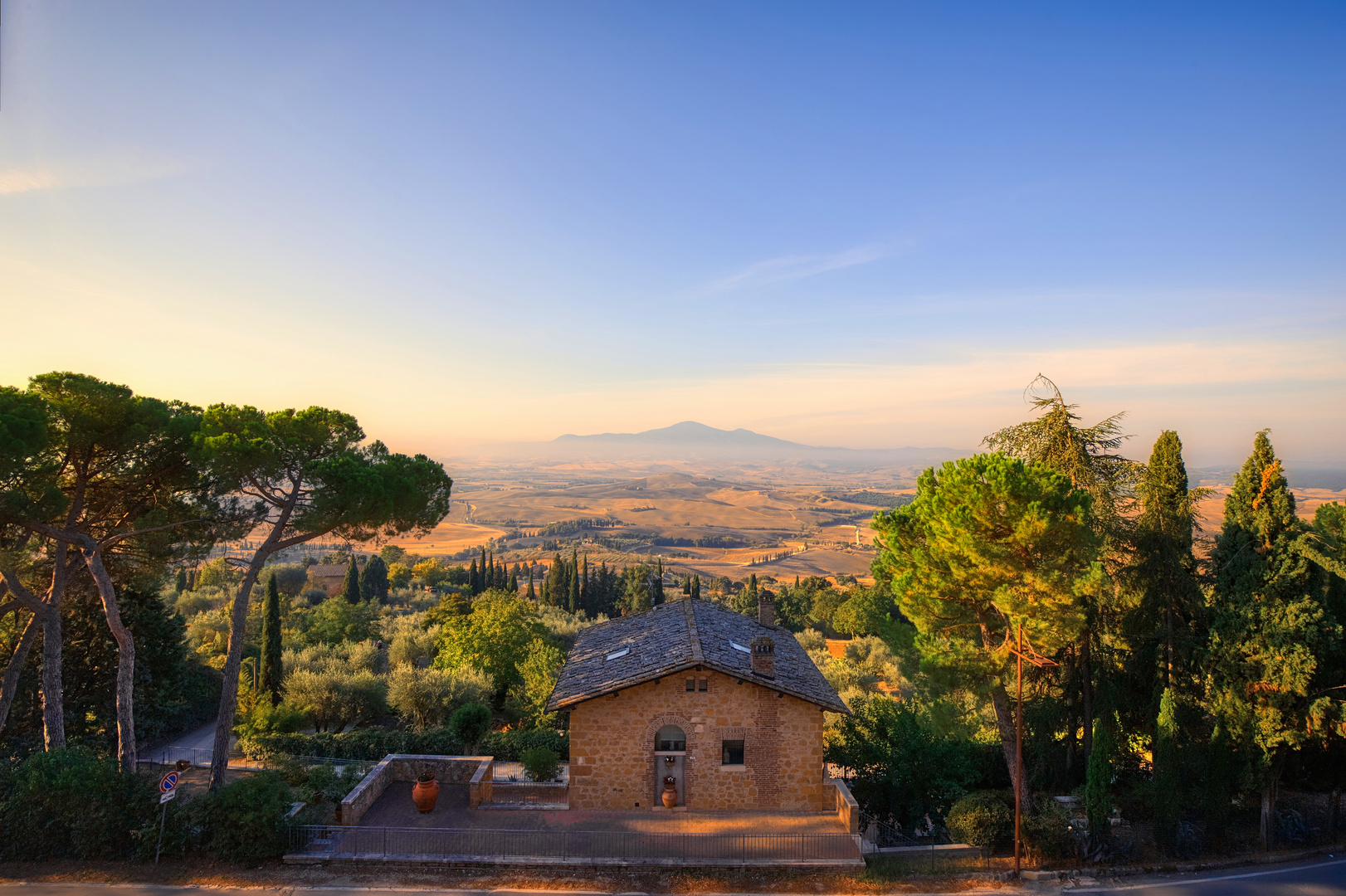 Pienza am Morgen - Blick auf den Monte Amiata