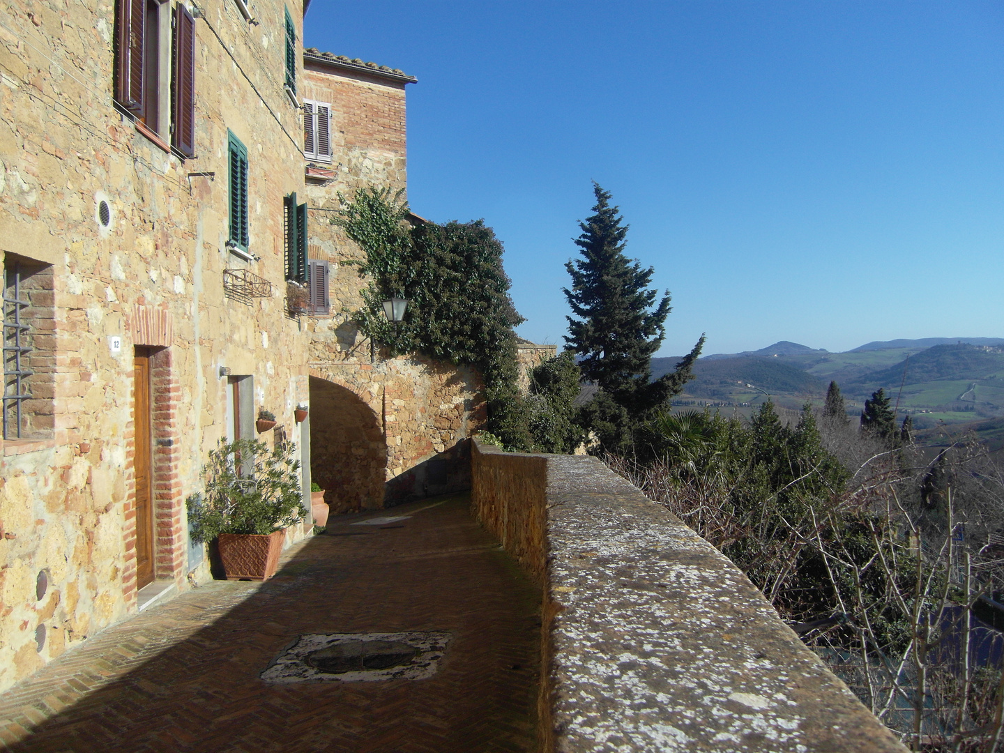 pienza: il fascino di un borgo d'altri tempi con uno sguardo sulla val d'orcia