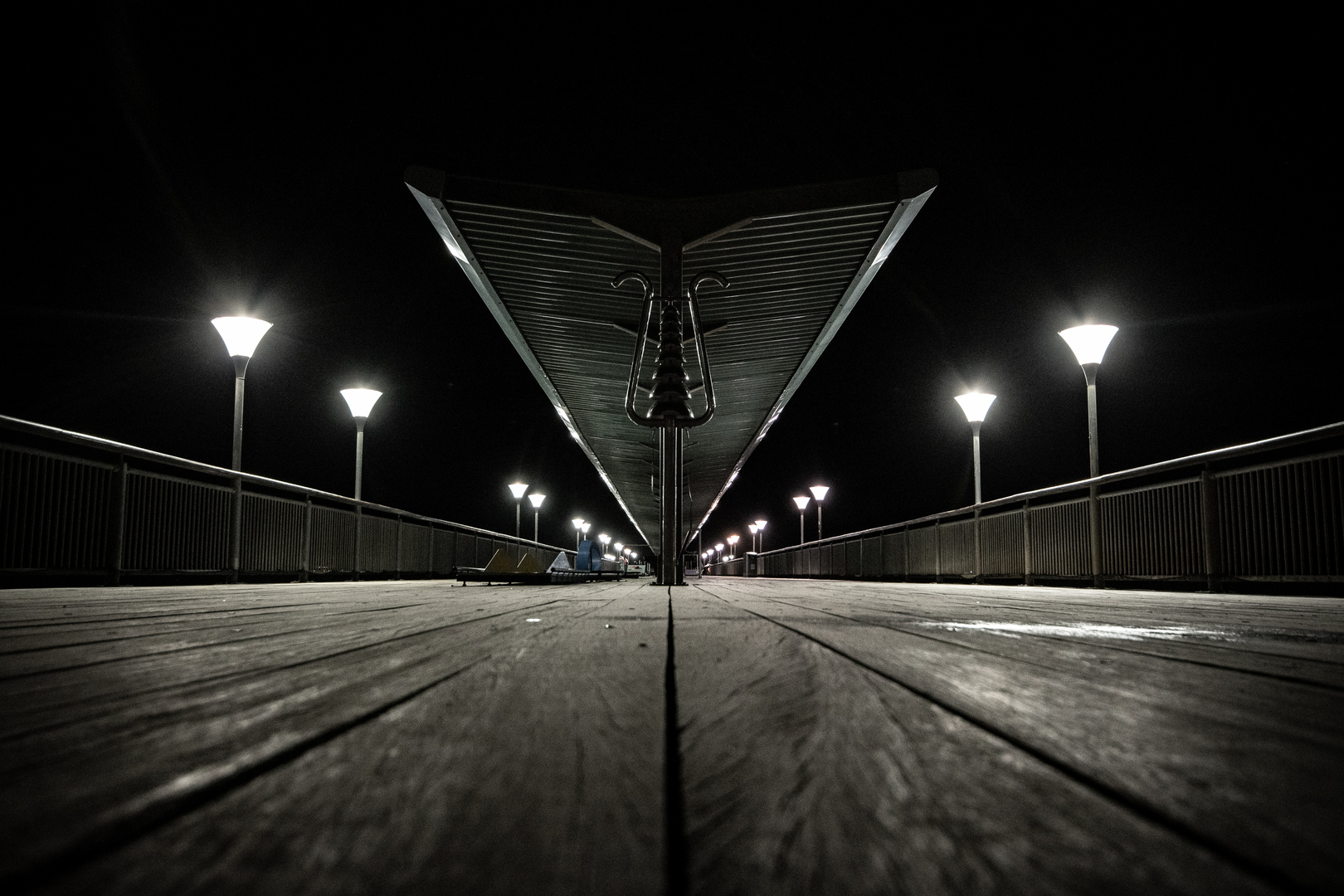 Pier in der Nacht