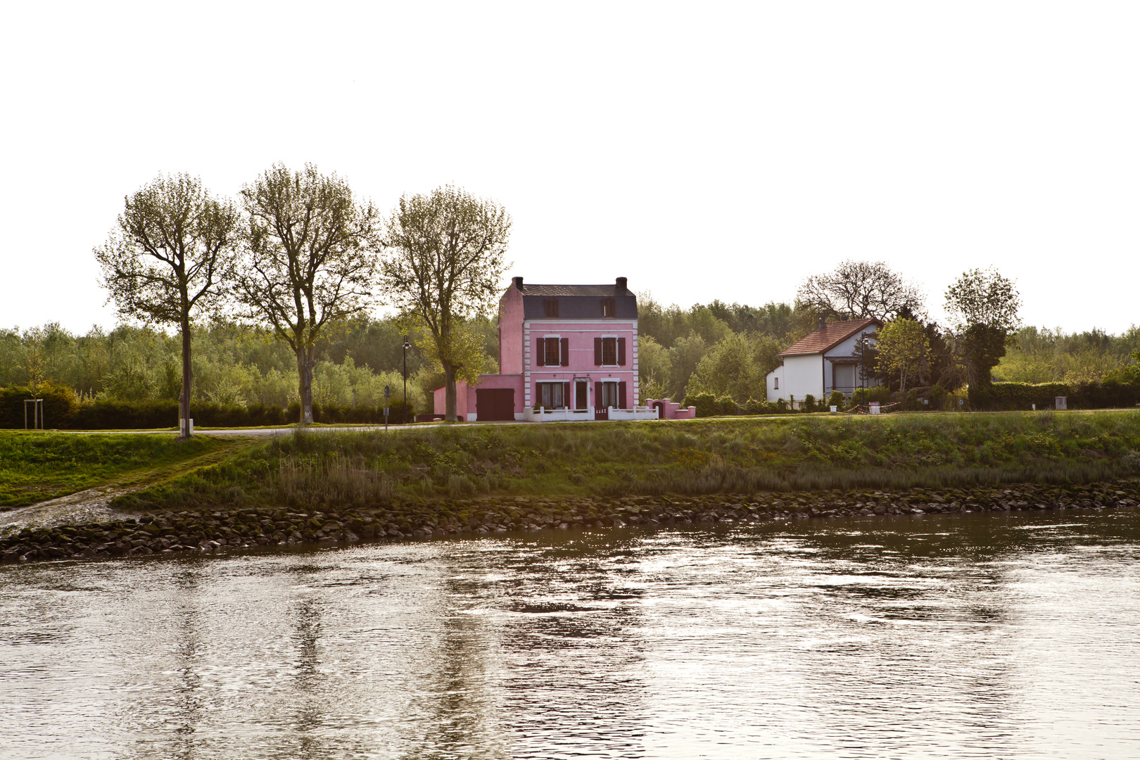 Pierre & Michelles Heim am Kanal