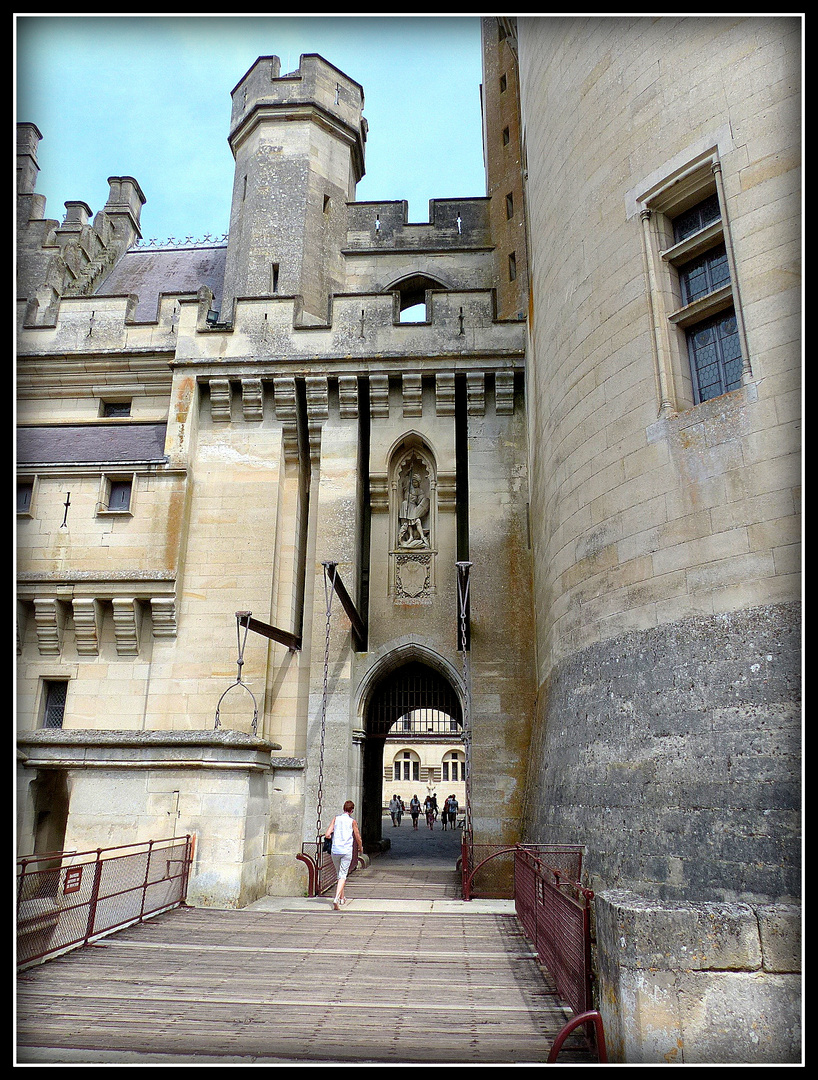 PIERREFONDS -- 7 ---