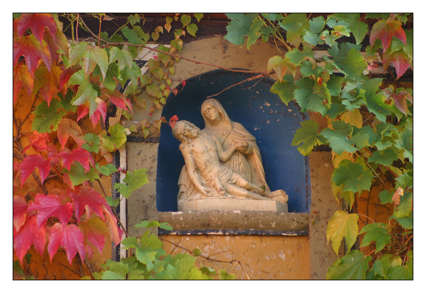 Pieta im Weinherbst