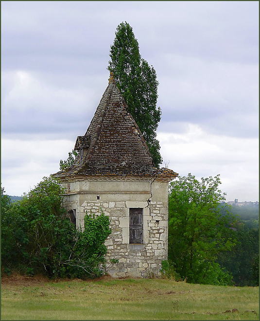 PIGEONNIER A L 'ABANDON (TARN )