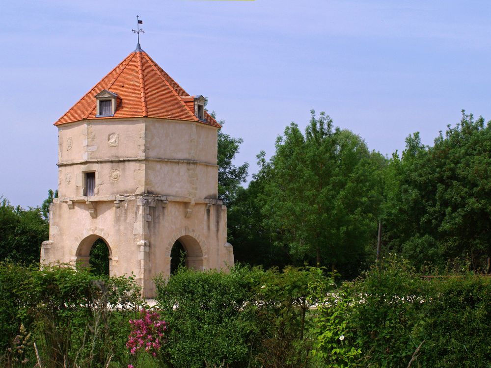 Pigeonnier de la Poste Royale à Sauzé-Vaussais